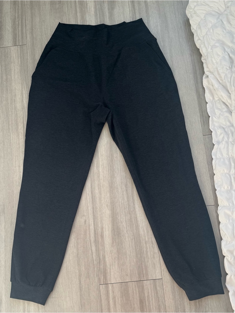 Beyond Yoga spacedye black charcoal joggers size medium - Picture 3 of 9